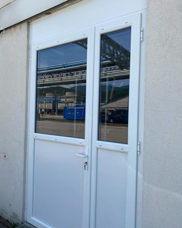 Remplacement d'une porte en PVC, Grenoble, Fontaine serrurerie