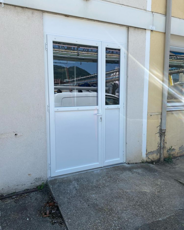 Remplacement d'une porte en PVC, Grenoble, Fontaine serrurerie